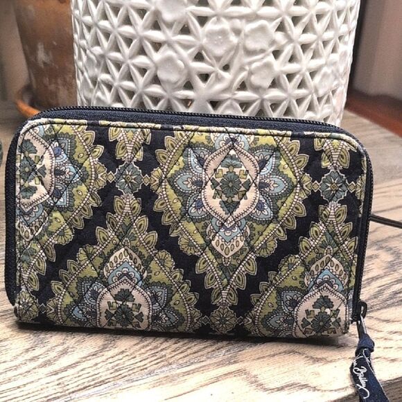Vera Bradley Cambridge Quilted Zip Around Wallet Wristlet Retired - Picture 4 of 10